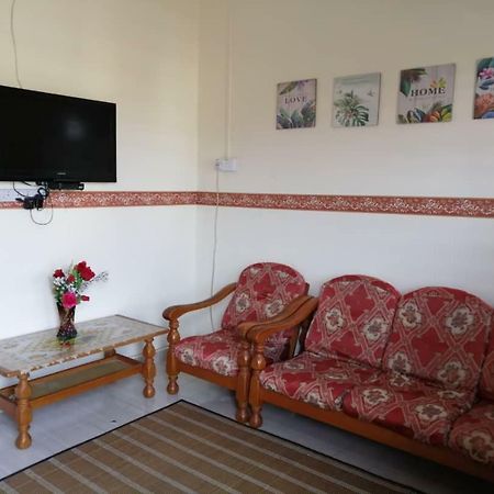Homestay Ibu Pekan Buitenkant foto