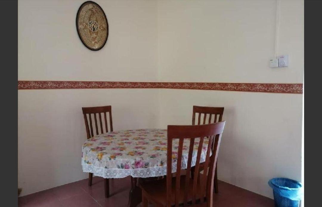 Homestay Ibu Pekan Buitenkant foto