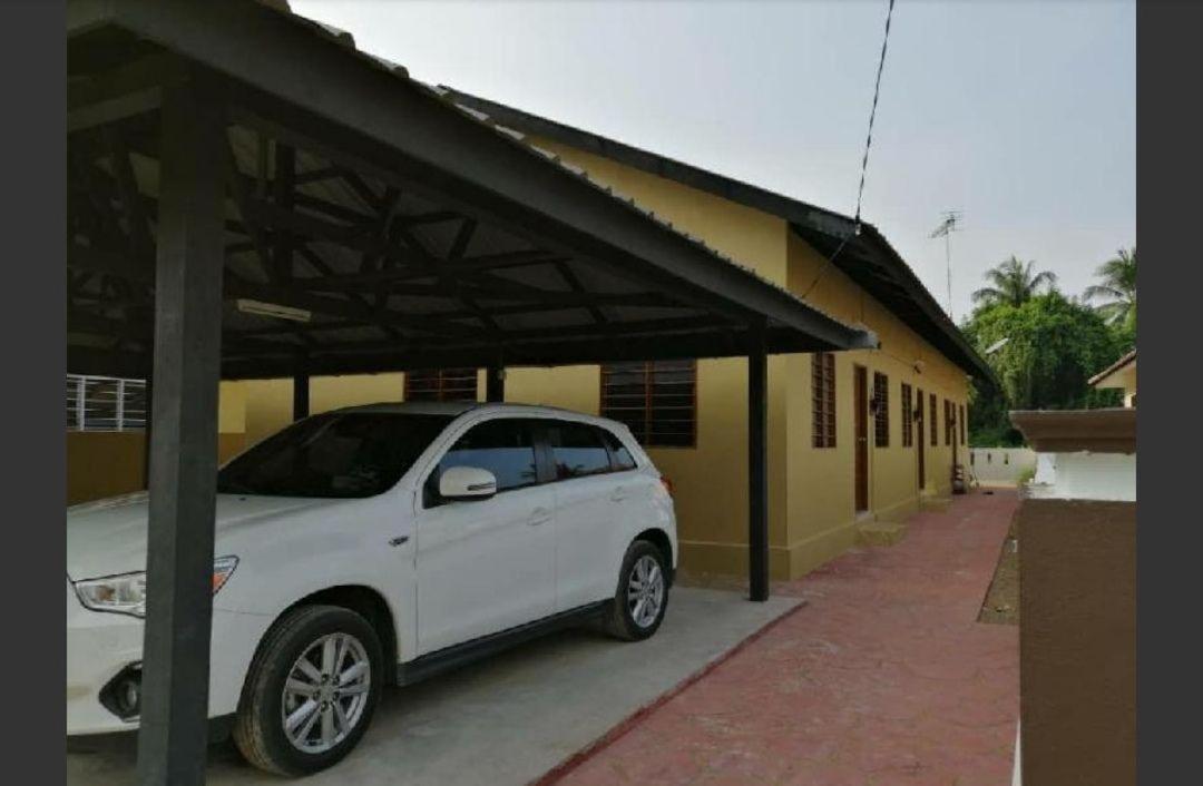 Homestay Ibu Pekan Buitenkant foto