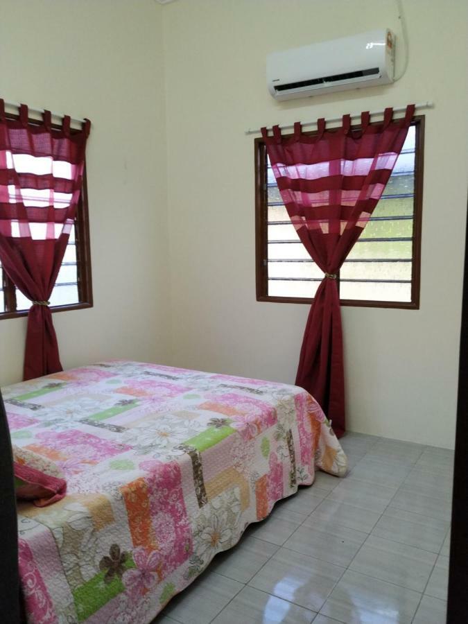 Homestay Ibu Pekan Buitenkant foto
