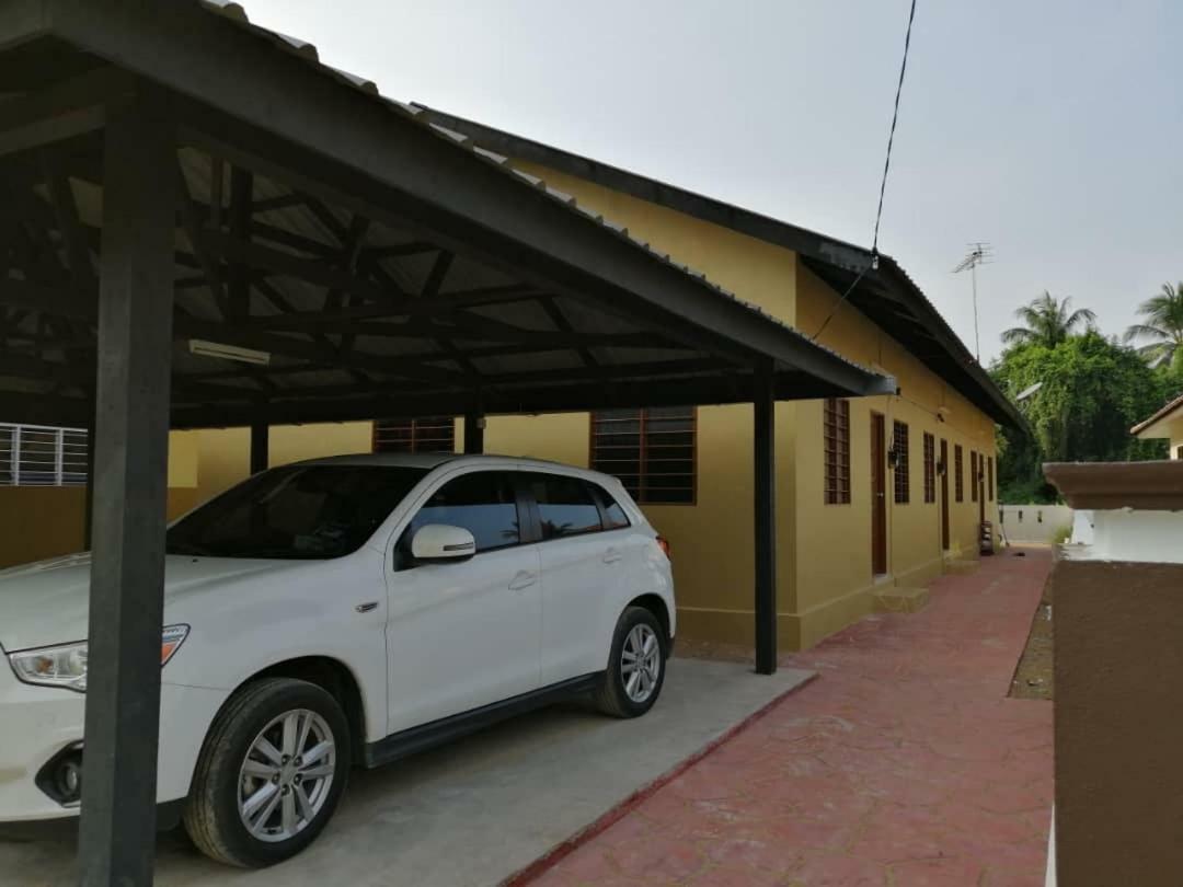 Homestay Ibu Pekan Buitenkant foto
